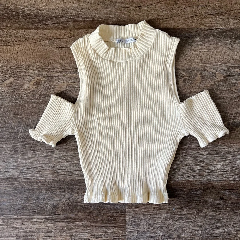Zara Cream Ribbed Cut-Out Top - Picture 1 of 3